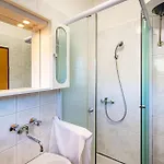 2 Bedroom Amazing Apartment In Nevidane Apartamento