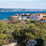 2 Bedroom Amazing Apartment In Nevidane Apartamento
