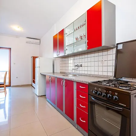 2 Bedroom Amazing In 아파트 Neviđane