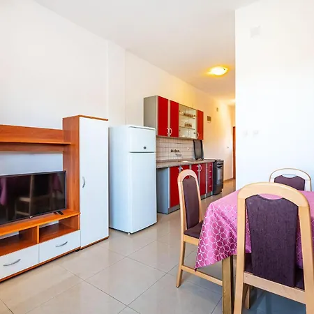 Apartamento Amazing In Neviđane