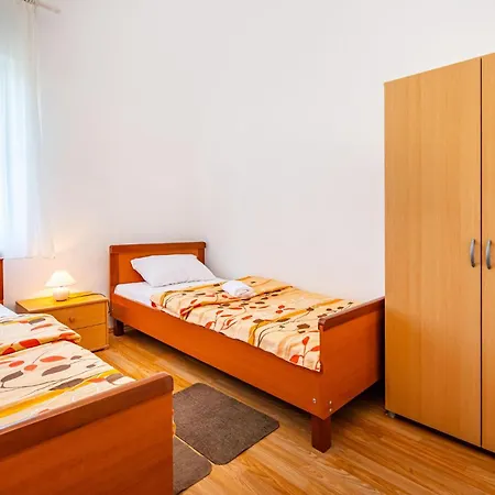 아파트 2 Bedroom Amazing In Neviđane